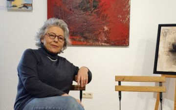 Künstlerin Elfriede Trieb in der Galerie Hahnenfuss